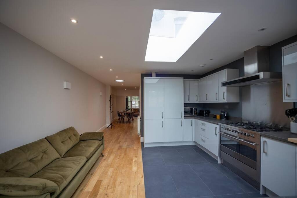 Hereford - Clifton Villa - Beautifully Presented House Located A Short Walk From City Centre - Sleeps 6 Guests - Perfect For Exploring Hereford - Hosted By Rentmyhouse Exterior photo