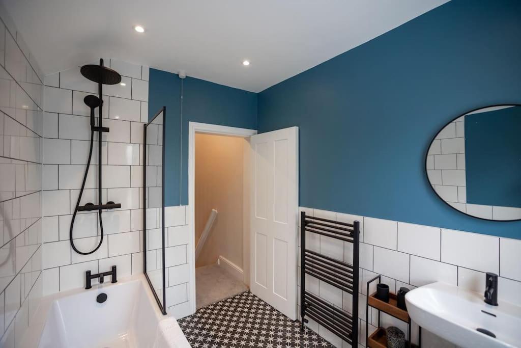 Hereford - Clifton Villa - Beautifully Presented House Located A Short Walk From City Centre - Sleeps 6 Guests - Perfect For Exploring Hereford - Hosted By Rentmyhouse Exterior photo